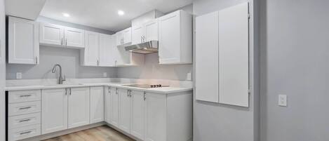 Mikrobølgeovn, ovn, kogeplade, opvaskemaskine