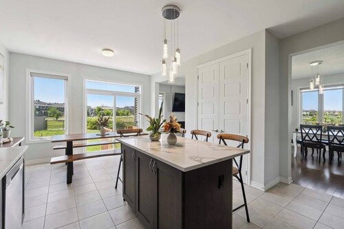 Spacious 6BR Home | Barrhaven