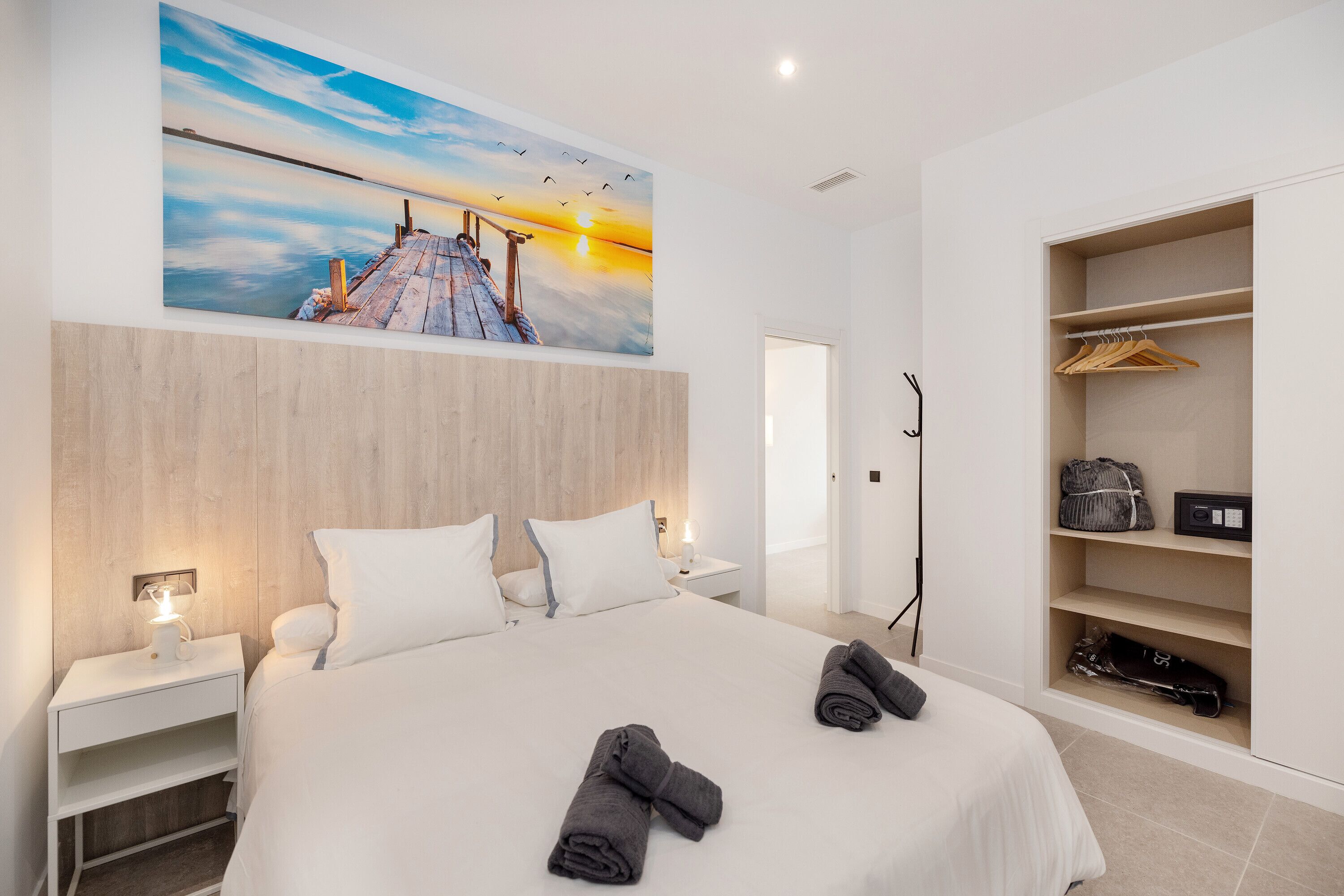 1 habitación, tabla de planchar con plancha, wifi y ropa de cama 