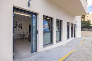 Exterior detail - Apartment '1 Dorm Lince' with Shared Pool, Wi-Fi and Air Conditioning (Torre del Mar)