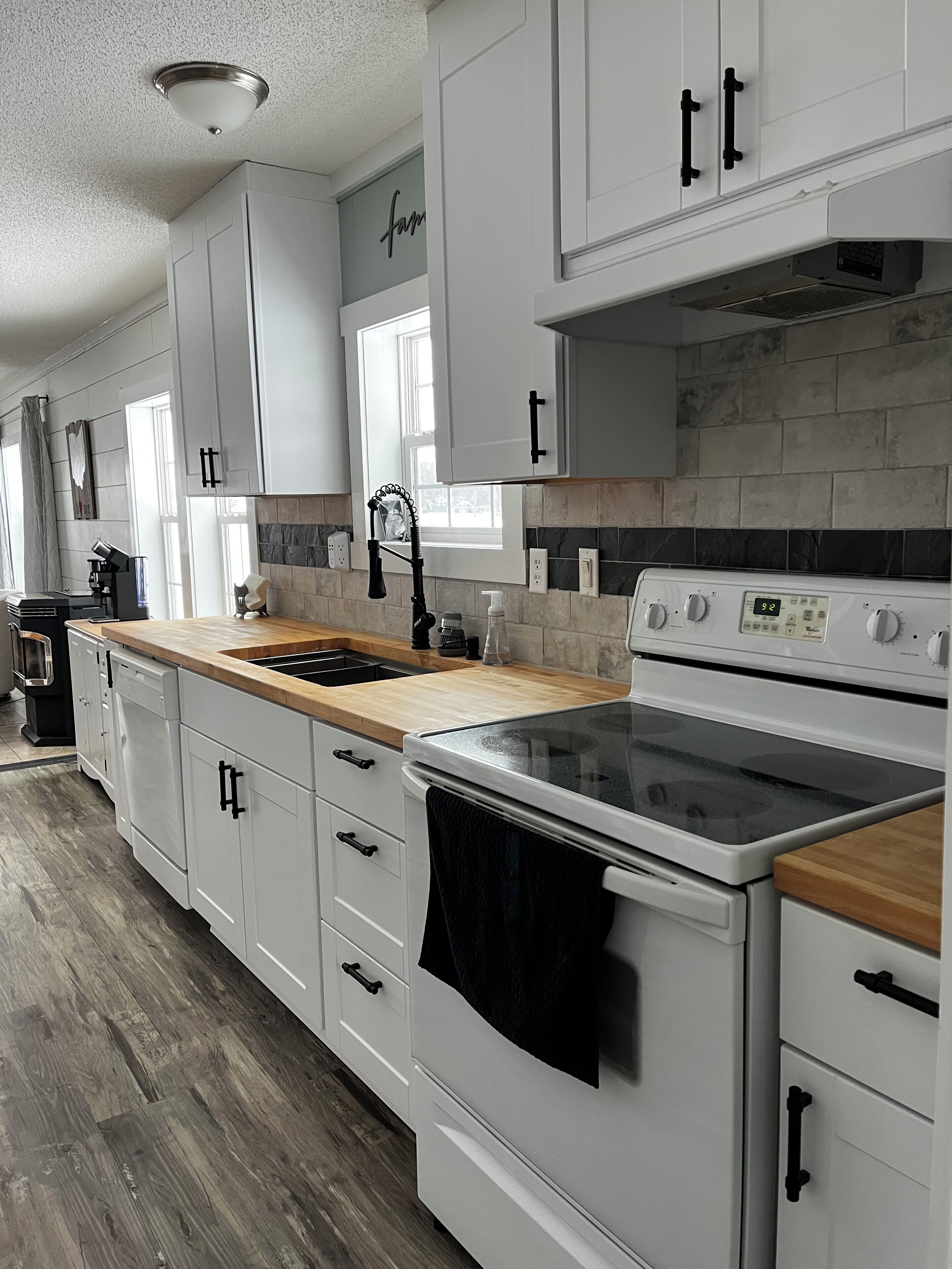 ثلاجة، ميكروويف، فرن، موقد طهي مسطح