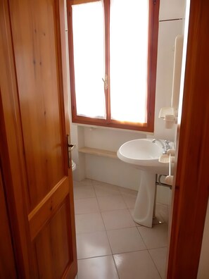 Douche, serviettes fournies