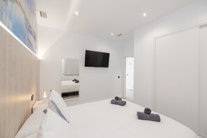 1 bedroom, iron/ironing board, WiFi, bed sheets - '1 Dorm Delta' Apartment with Shared Pool, Wi-Fi & Air Conditioning (Torre del Mar)