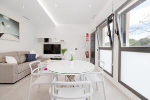 Dining - Apartment '1 Dorm Delta' with Shared Pool, Wi-Fi and Air Conditioning (Torre del Mar)