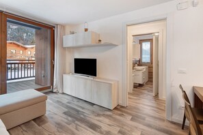 TV - Apartment 'Viola' with Mountain View, Balcony and Wi-Fi (Valdidentro)