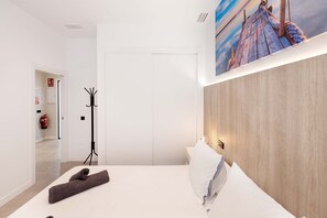 2 habitaciones, tabla de planchar con plancha, wifi y ropa de cama 
