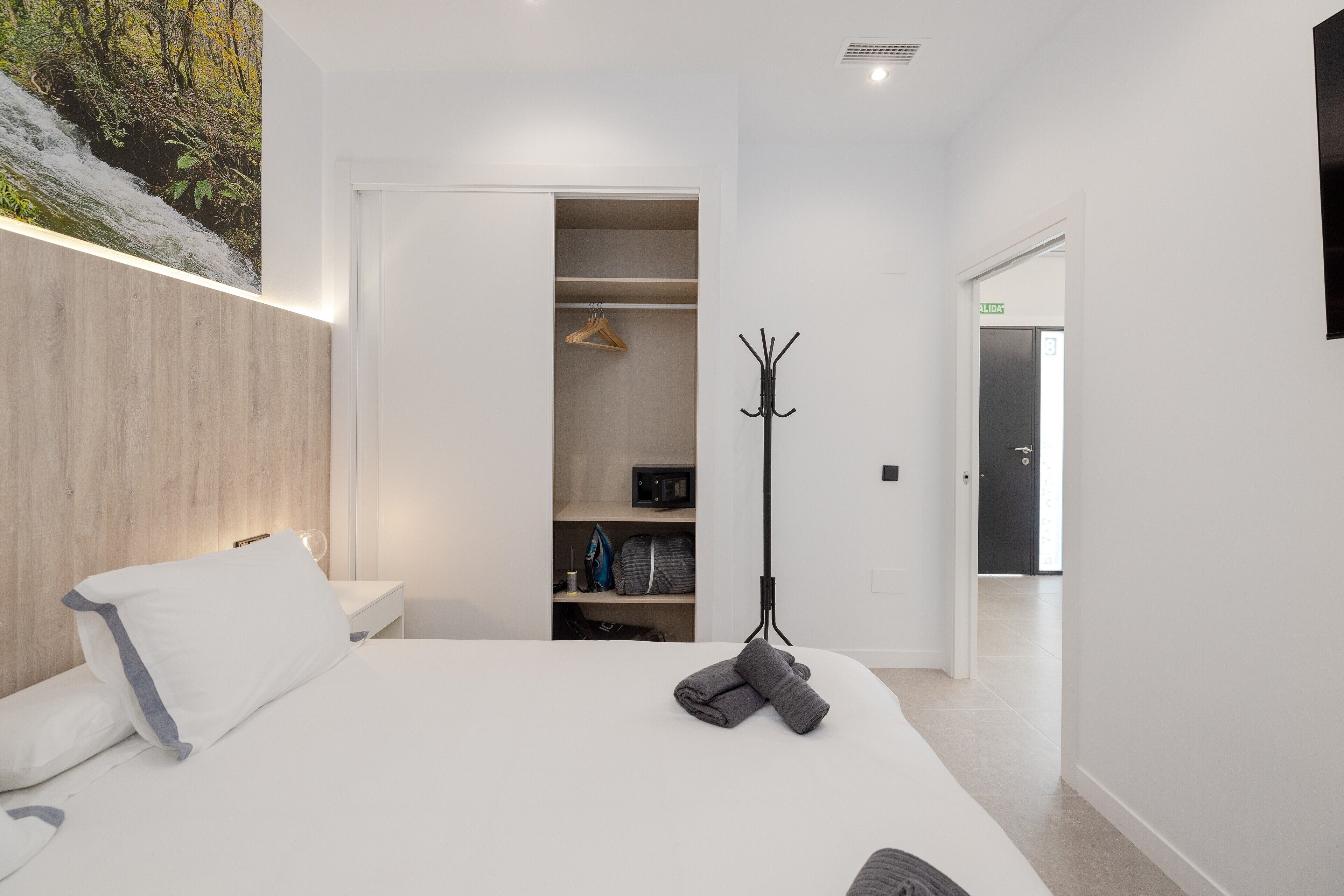 2 dormitorios, tabla de planchar con plancha, wifi y ropa de cama