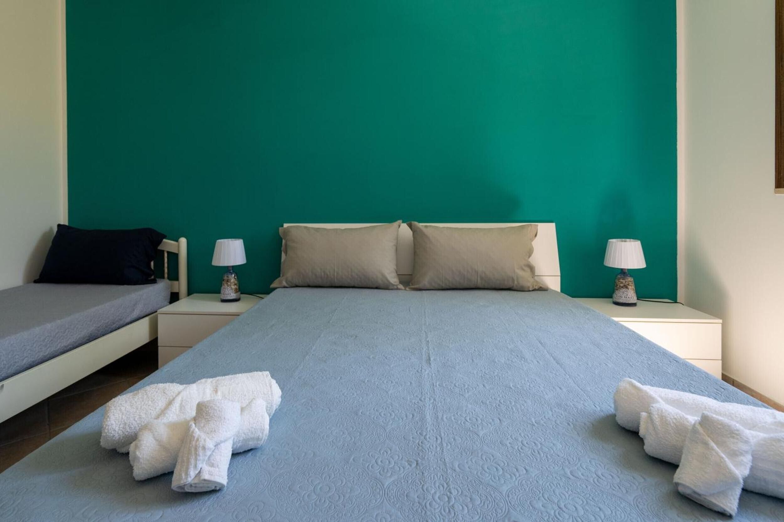 2 chambres, fer et planche à repasser, Wi-Fi, draps fournis