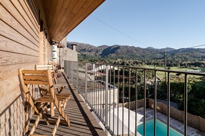 Property grounds - Holiday Home 'Casa Da Avó Custódia' with Mountain View, Wi-Fi and Air Conditioning (Terras de Bouro)