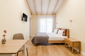 6 bedrooms, WiFi, bed sheets - Holiday Home 'Casa Da Avó Custódia' with Mountain View, Wi-Fi and Air Conditioning (Terras de Bouro)