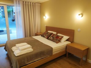 6 bedrooms, WiFi, bed sheets