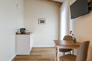 Dining - 'Avó Custódia - Room' with Mountain View, Wi-Fi and Air Conditioning (Terras de Bouro)