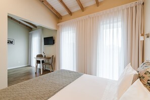 1 bedroom, WiFi, bed sheets - 'Avó Custódia - Room' with Mountain View, Wi-Fi and Air Conditioning (Terras de Bouro)