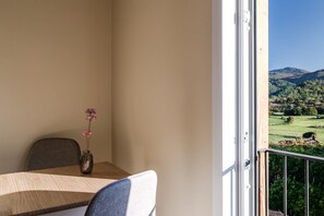 Dining - Room 'Avó Custódia - Room' with Mountain View, Wi-Fi and Air Conditioning (Terras de Bouro)