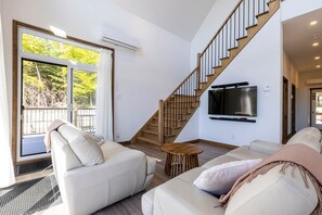 تلفزيون، مدفأة، كرة قدم الطاولة، تنس طاولة