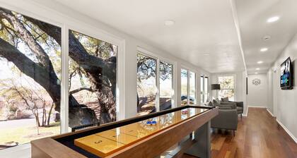 Retro Luxury Oasis: Pool, Spa & Game Rooms