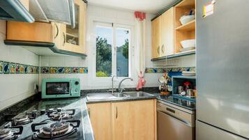 Frigorífic, microones, forn i placa de cuina