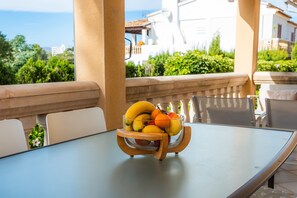 تناول الطعام بالخارج