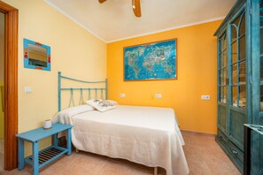 3 chambres, fer et planche à repasser, Wi-Fi, draps fournis