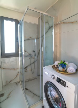 Towels, soap, toilet paper - Thalo Maison - New build maisonette 300m to beach & city (Nea Chora)