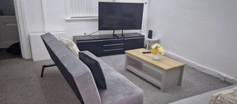 2-bed - Sleeps 6 - Free Parking