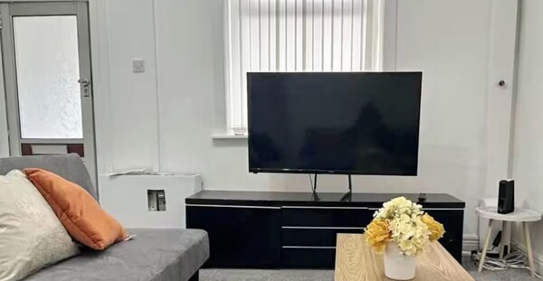 2-bed - Sleeps 6 - Free Parking - West Yorkshire