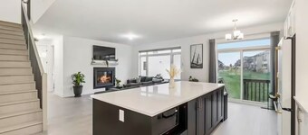 Bright & Spacious Barrhaven Stay