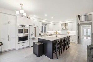 Private kitchen - Bright & Spacious Barrhaven Stay (Ottawa)