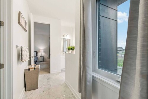 Bright & Spacious Barrhaven Stay