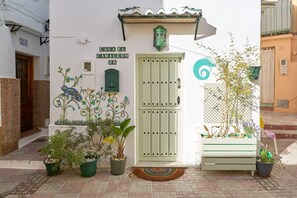 Exterior detail - Holiday Home 'Casa El Camaleón' with Wi-Fi and Air Conditioning (Almuñecar)