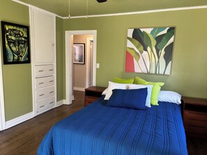 2 bedrooms, iron/ironing board, WiFi, bed sheets - Patio off Western (Oklahoma City)