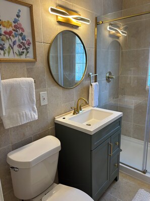 Shower, hair dryer, towels, soap - Patio off Western (Oklahoma City)