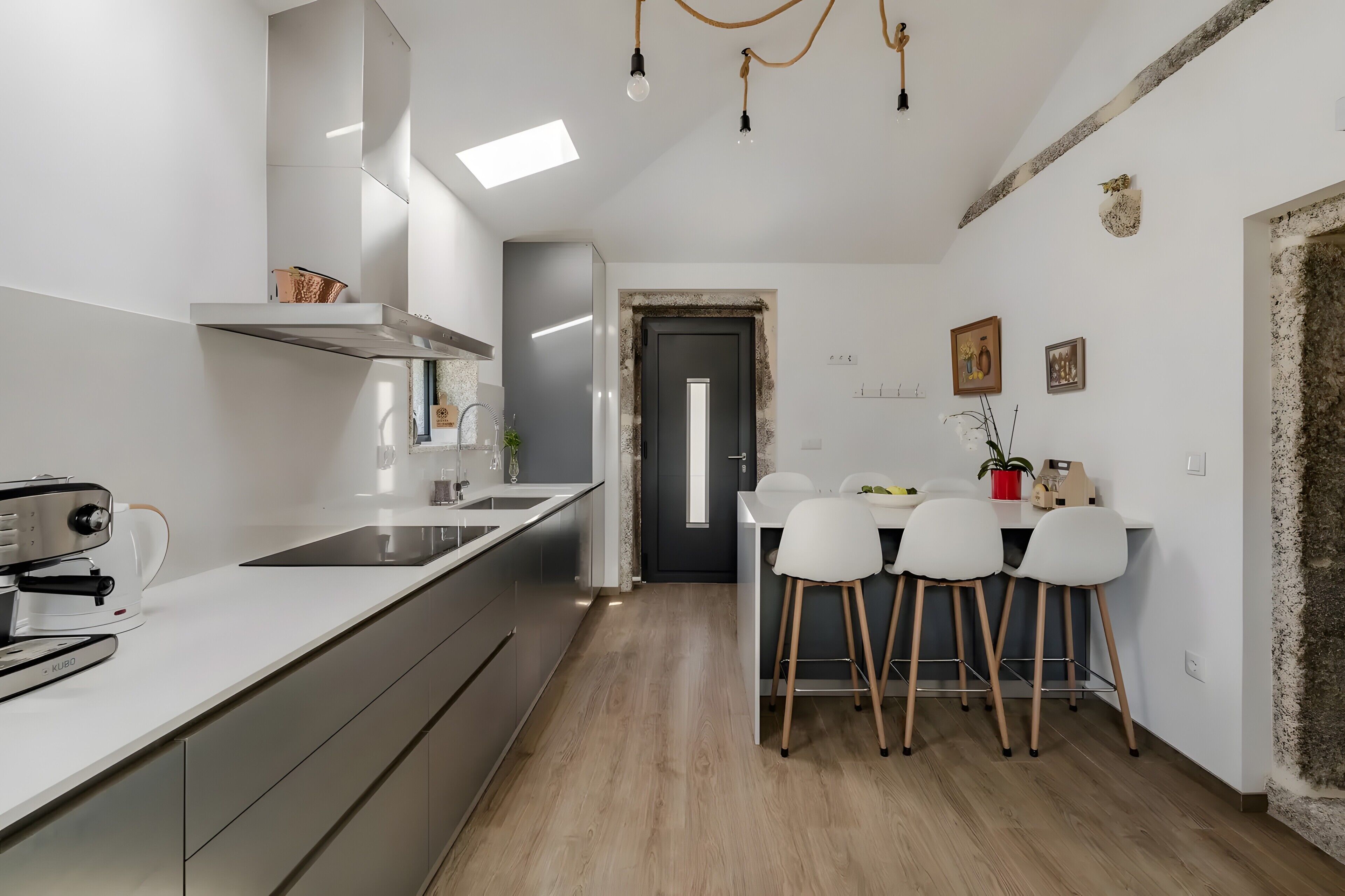 Kylskåp, mikrovågsugn, ugn och spishäll