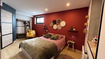 3 bedrooms, iron/ironing board, internet, bed sheets