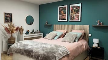 3 slaapkamers, een strijkplank/strijkijzer, internet, beddengoed