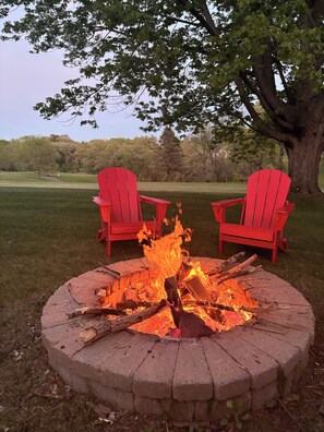 Property grounds - Golf Course Views & Family Fun – Large Apple Canyon Lake Vacation Home (Apple River)