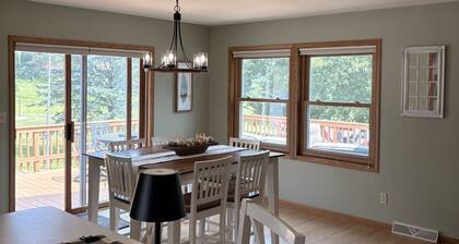 Golf Course Views & Family Fun – Large Apple Canyon Lake Vacation Home