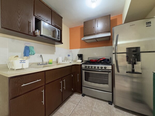 Fridge, microwave, oven, stovetop