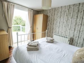 3 bedrooms, individually decorated, individually furnished, free WiFi - Harbour Lights (Holyhead)