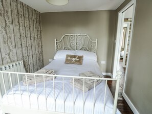 3 bedrooms, individually decorated, individually furnished, free WiFi - Harbour Lights (Holyhead)