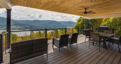 Lookout at the Lake-Overlooks Hammond Lake