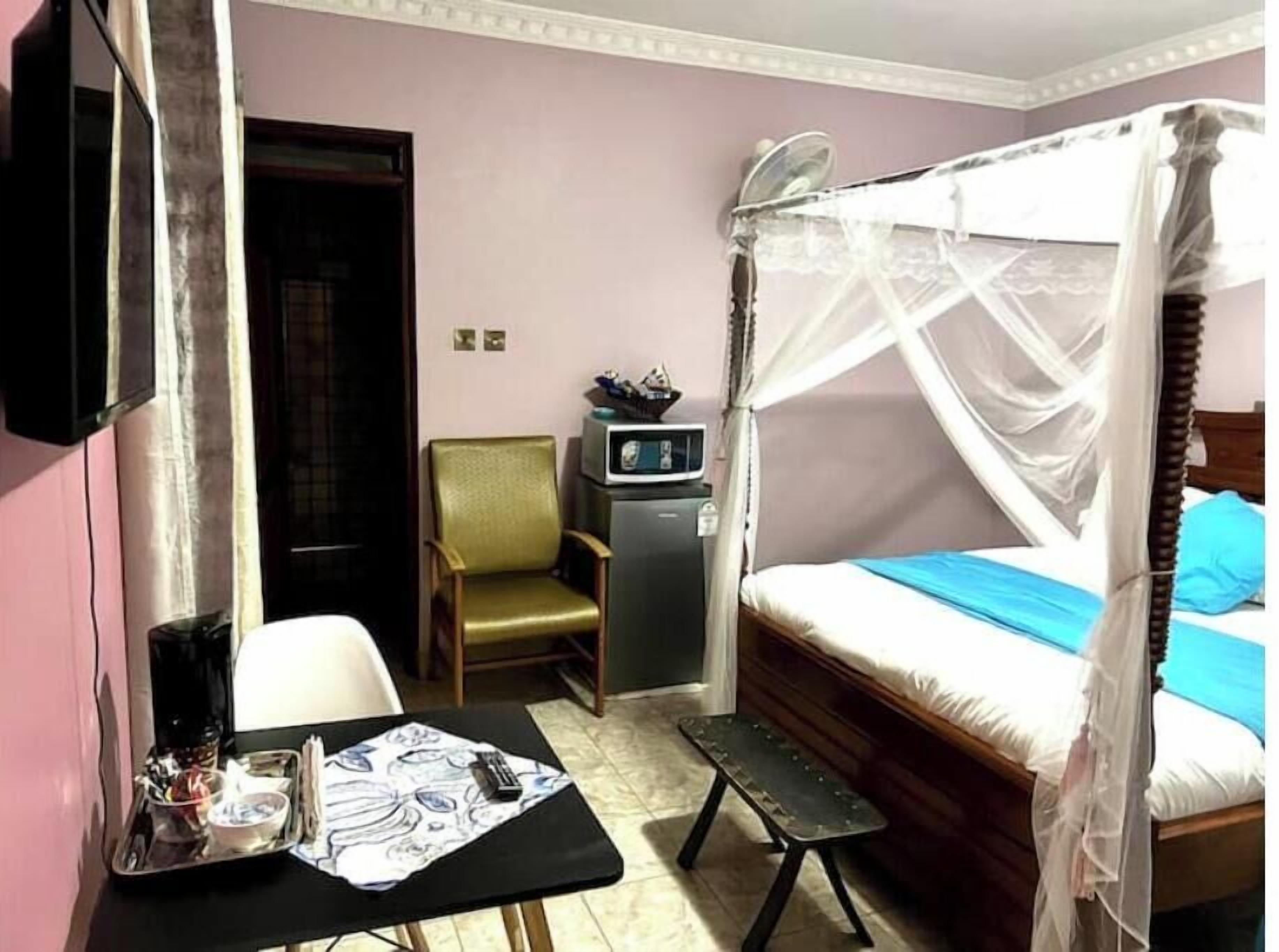 6 habitaciones, internet y ropa de cama 