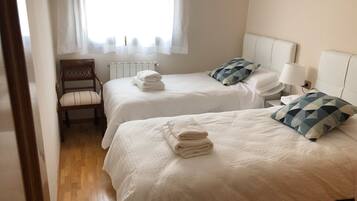 2 dormitorios, tabla de planchar con plancha, wifi y ropa de cama