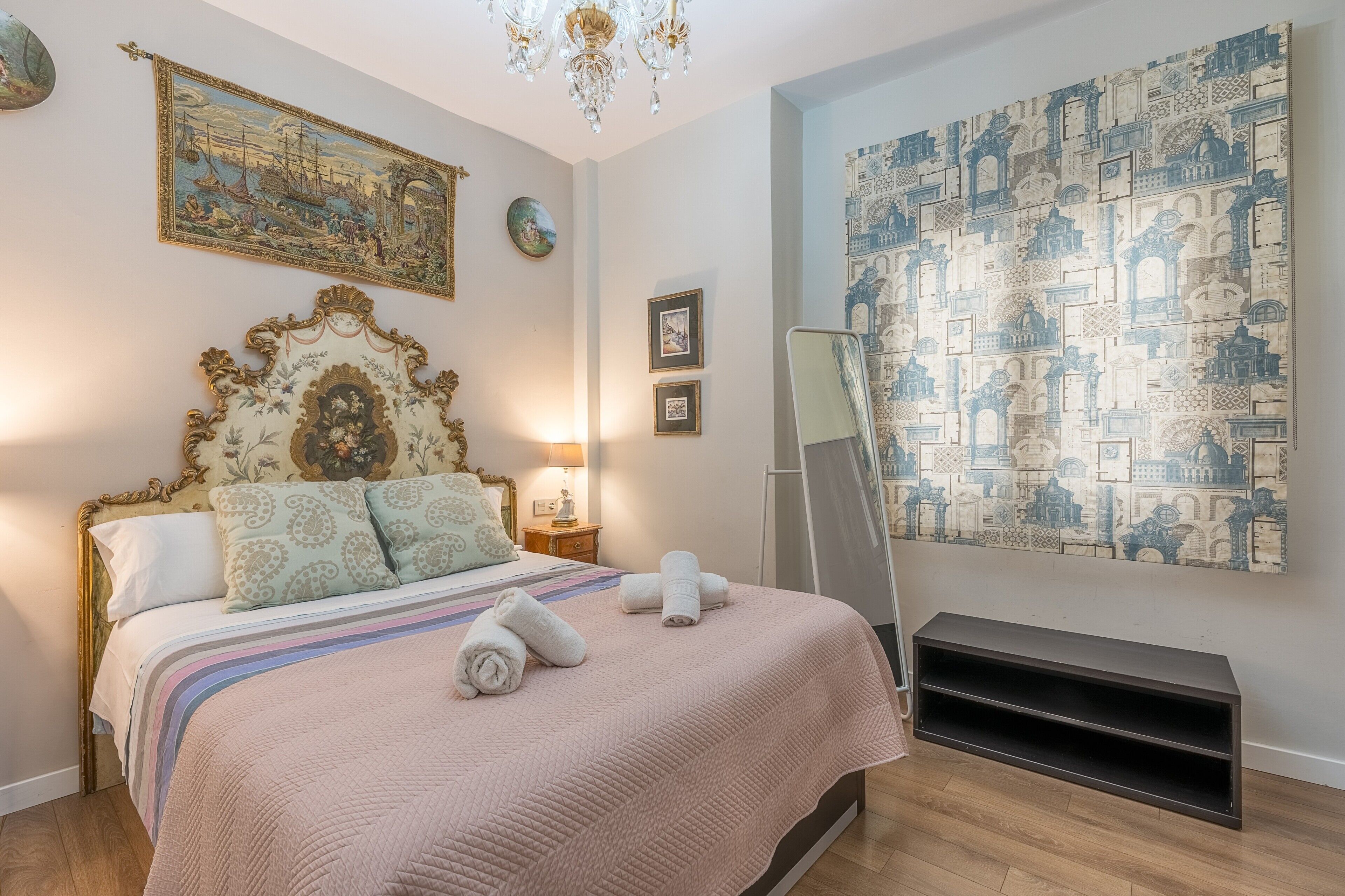 1 slaapkamer, een strijkplank/strijkijzer, wifi, beddengoed