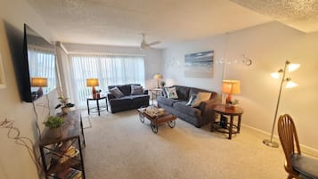 Condo, 1 King Bed with Sofa bed, Patio (Tradewinds 151) | Living area
