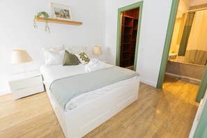 2 bedrooms, internet, bed sheets