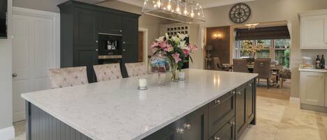 تناول الطعام