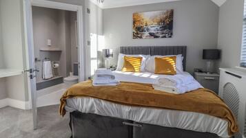 Cottage | 7 bedrooms, individually decorated, individually furnished, free WiFi