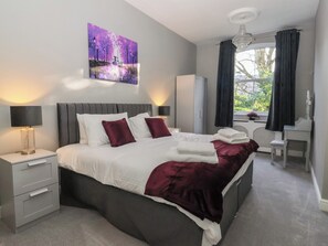 Cottage | 7 bedrooms, individually decorated, individually furnished, free WiFi - Ten Gables (Driffield)