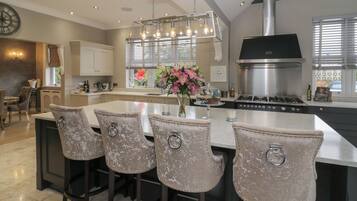 Cookware/dishes/utensils